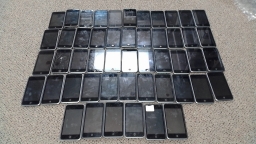 Lot of 50 Non-Working 1st Generation Apple iPod Touch 8GB 16GB 32GB