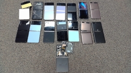 Lot of 15 Non-Working Samsung Zflip Z Flip Mixed Model Cell Phones for Parts