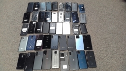 Lot of 45 Non-Working LG and Various Brand Cell Phone Smartphones for Parts