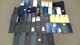 Lot of 54 Non-Working Motorola Mixed Model XT2513 Cell Phone for Parts 