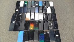 Lot of 48 Non-Working Samsung Cell Phone Smarphone Broken Screen for Parts