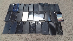 Lot of 29 Non-Working Samsung Cell Phone Smartphone Broken Screen for Parts