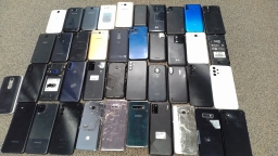 Lot of 41 Non-Working Mixed Brand Smartphones Samsung Various Issues