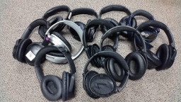 LOT of 11 Pairs of Bose QC35 Series 2 Noise Cancelling Headphones