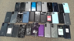 Lot of 32 Non-Working Mixed Brand Smartphones w/ Software Issues for Parts