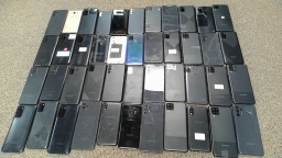 Lot of 44 Non-Working Samsung Smartphones for Parts - Bad Screens