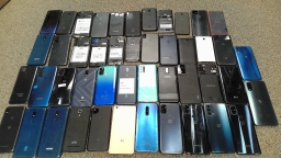 Lot of 46 Non-Working Mixed Brand Smartphones for Parts - Bad Screens