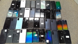 Lot of 42 Non-Working High End Samsung Galaxy Smartphones for Parts