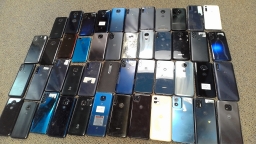 Lot of 47 Non Working Motorola Smartphones with Power Issues
