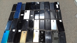Lot of 40 Non Working Samsung Smartphones with Power Issues