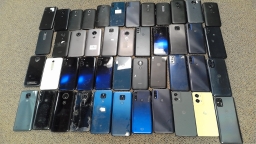 Lot of 45 Motorola Smartphones Untested Assumed Non-Working