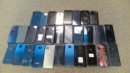 Lot of 30 Motorola Smartphones Untested Assumed Non-Working