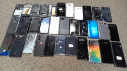 Lot of 32 Non-Working Samsung Galaxy Smartphones Untested without Battery