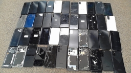 Lot of 44 Non-Working Samsung Galaxy Smartphones Various Issues for Parts