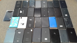Lot of 33 Non-Working Mixed Brand 7" and 8" Tablets for Parts