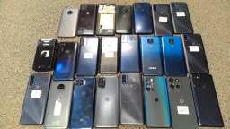 Lot of 23 Non-Working Motorola Smartphones