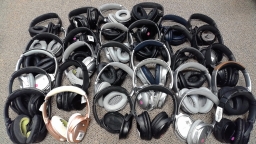 LOT of 34 Pairs of Bose QC35 Series 2 Noise Cancelling Headphones