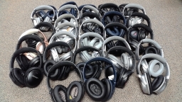 LOT of 32 Pairs of Bose QC35 Series 2 Noise Cancelling Headphones