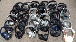 LOT of 36 Pairs of Bose QC35 Series 2 Noise Cancelling Headphones