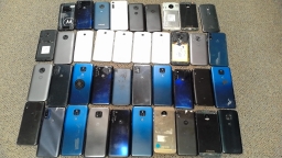 Lot of 39 Non-Working Motorola Smartphones