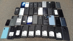 Lot of 40 Mixed Brand Smartphones Cell Phones Untested Assumed Non-Working