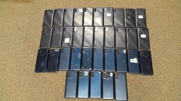 Lot of 35 Non-Working Motorola Moto XT2163 and XT2271 Cell phones for Parts