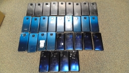 Lot of 31 Non-Working Motorola Moto XT2117 XT2093 XT2043 Cell Phone for Parts