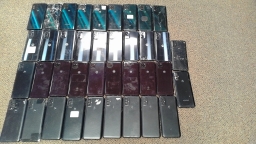 Lot of 38 Non-Working Motorola XT2131 XT2215 XT2113 XT2165 Phones for Parts